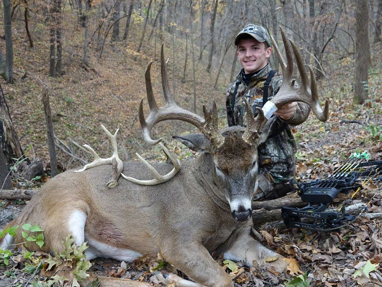 Colton Milosevich Whitetail Hunting "Bucktucky"