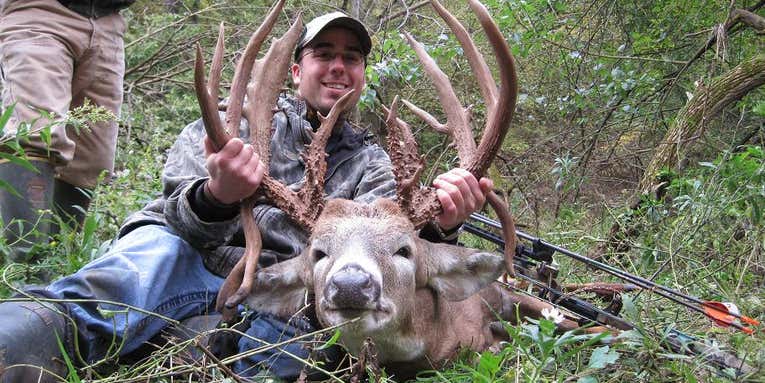 Illinois Bowhunter Tags 29-Point Drop-Tine Buck in McDonough County