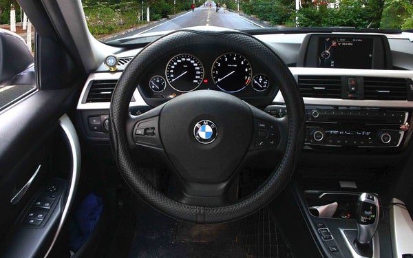 A steering wheel cover prevents hand-cramping
