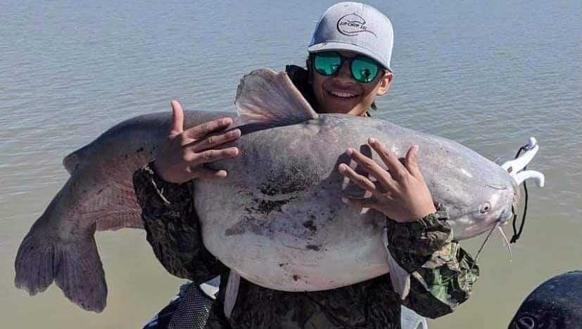 Alonso Ordaz with his giant New Mexico blue cat.