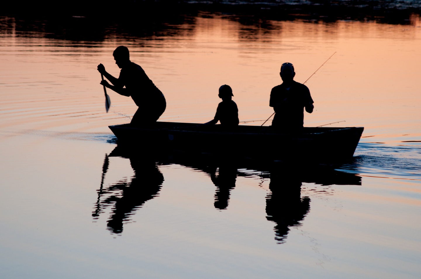 father fishing with kids