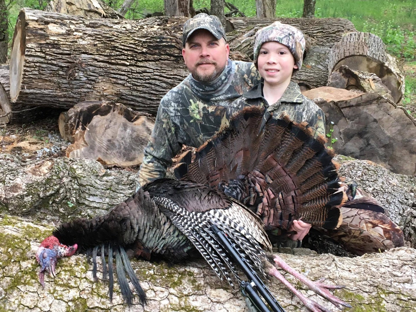 Tyler Blake Mumpower and his dad with turkey with 13 beards.