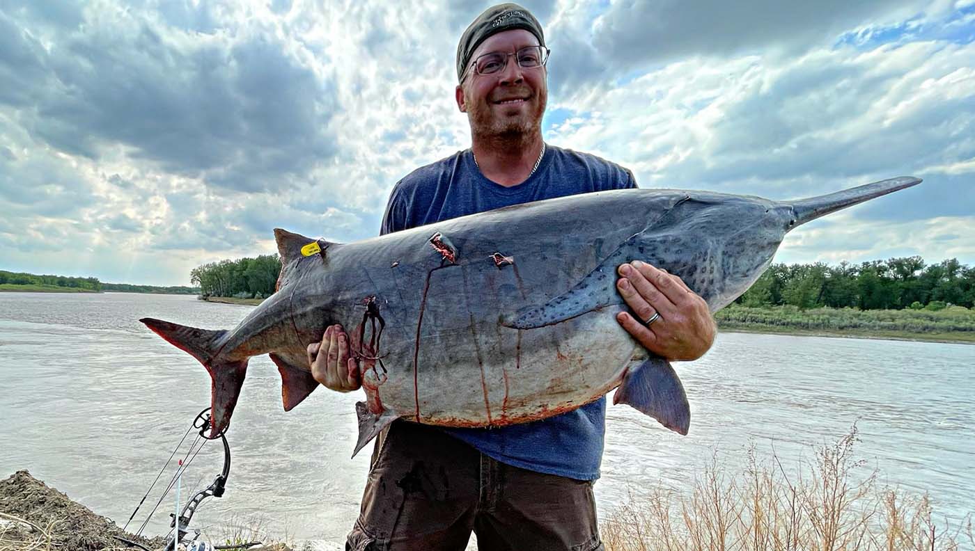 Montana Bowfisherman Arrows 92Pound World Record Paddlefish Field