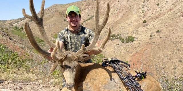 High School Senior Arrows Giant 230-Inch “Dooby” Mule Deer