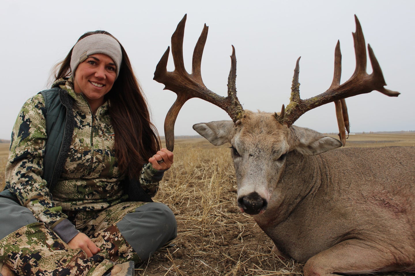 Stephanie Manteufel displays her 186 7/8-inch Alberta buck