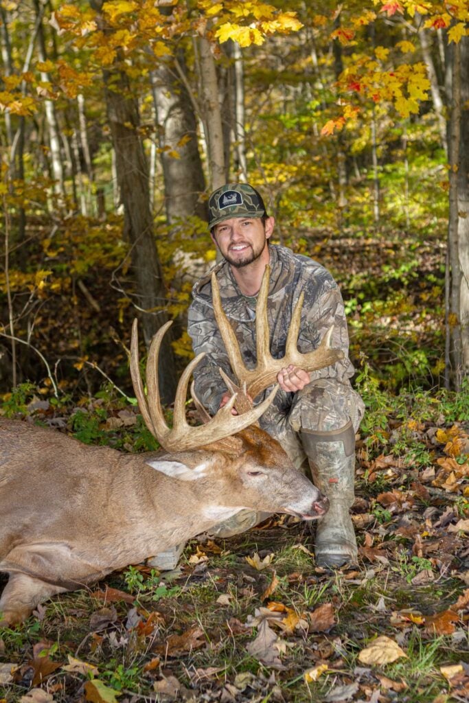 Dustin Huff Indiana Record whitetail buck