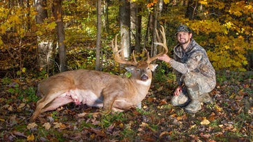 photo of Dustin Huff and record whitetail buck