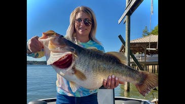 Texas Woman’s Impromptu Fishing Trip Yields 13-Pound Largemouth Bass