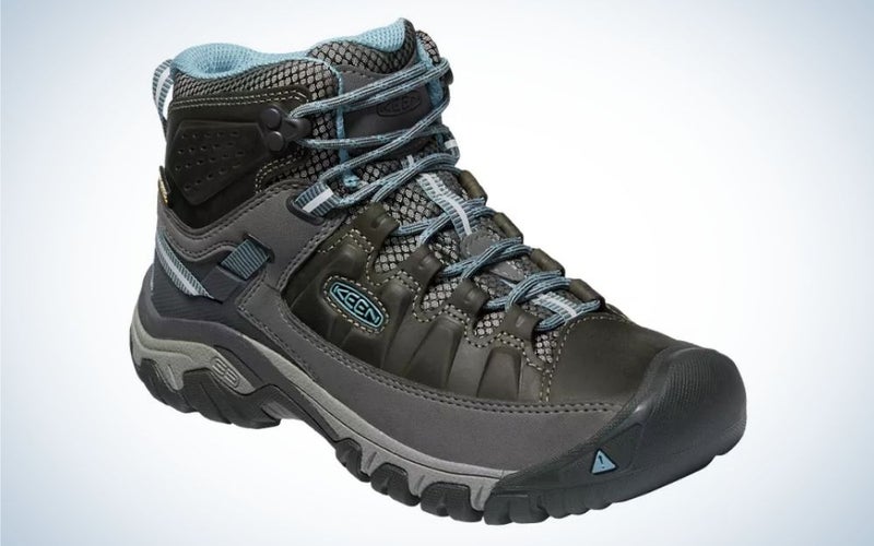 Best_Hiking_Boots_for_Woman_Cabelas