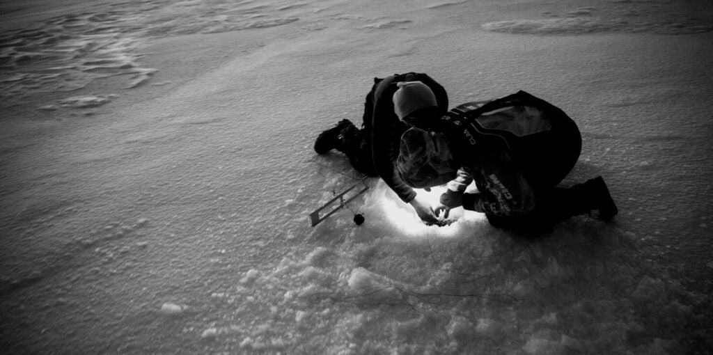 Galería de fotos: un tributo a las tradiciones de pesca en hielo de Michigan