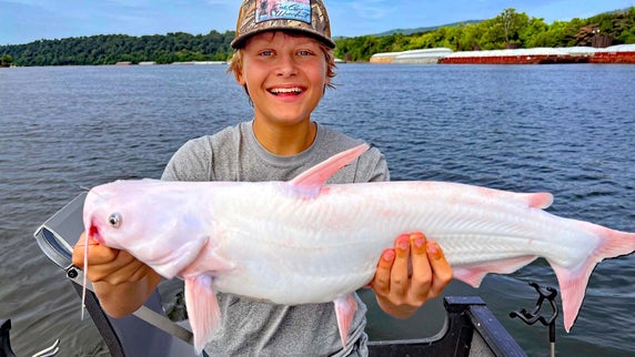 15-Year-Old Angler Catches Rare All-White Catfish in Chattanooga, Tennesse