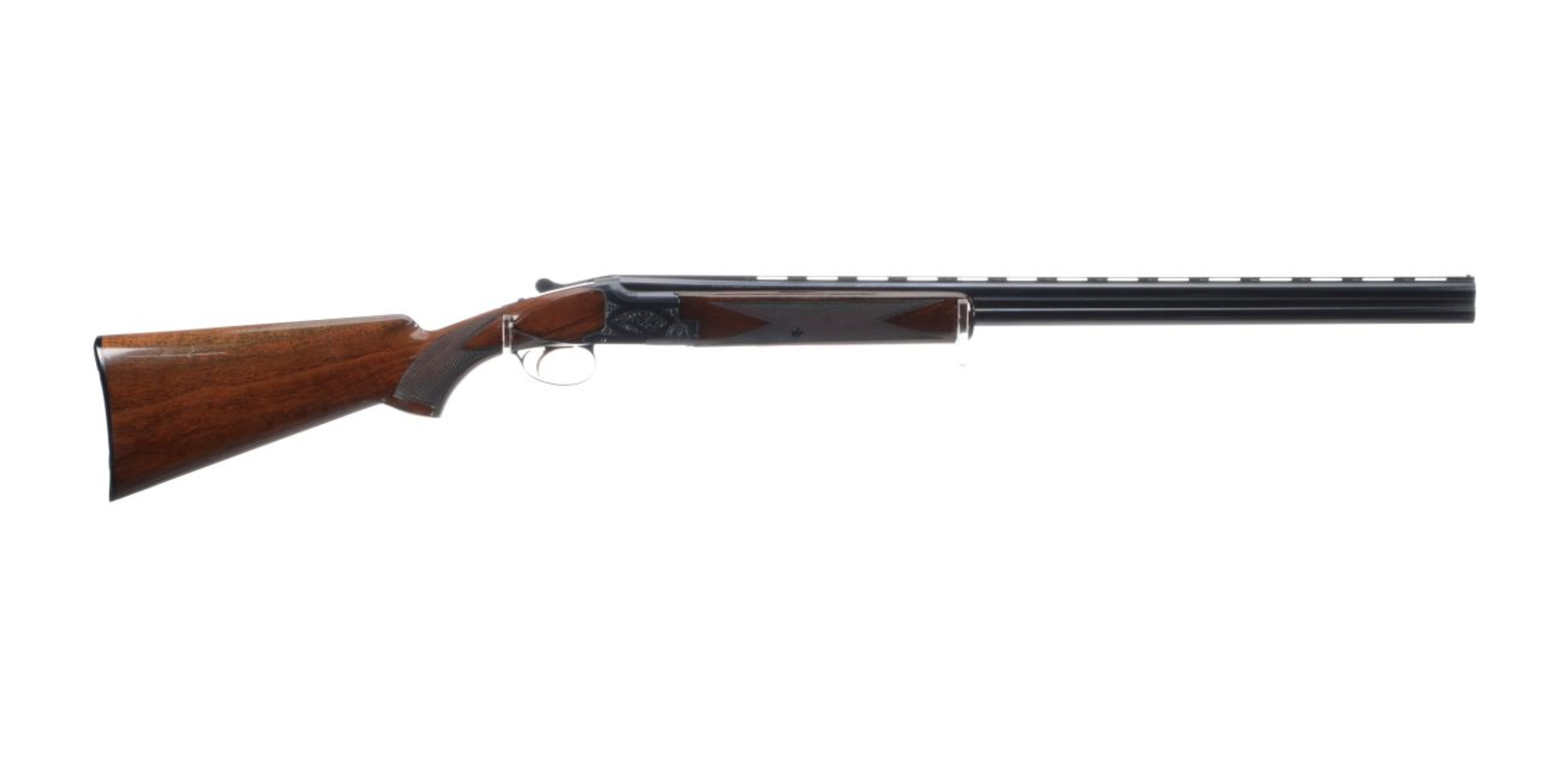 Fusil de chasse Browning sur fond blanc.