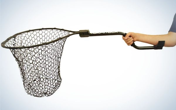 YakAttack Leverage Landing Net është rrjeta më e mirë e peshkimit me kajak për ujërat e kripura.