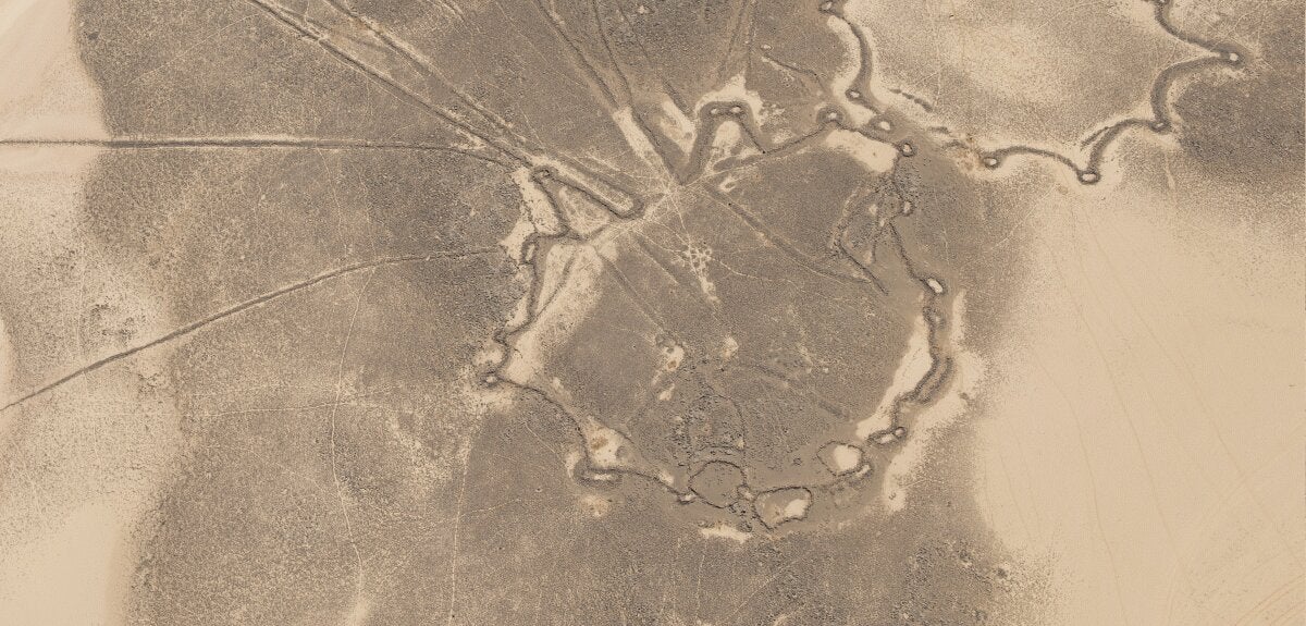 satalite image of stone hunting structures in desert.