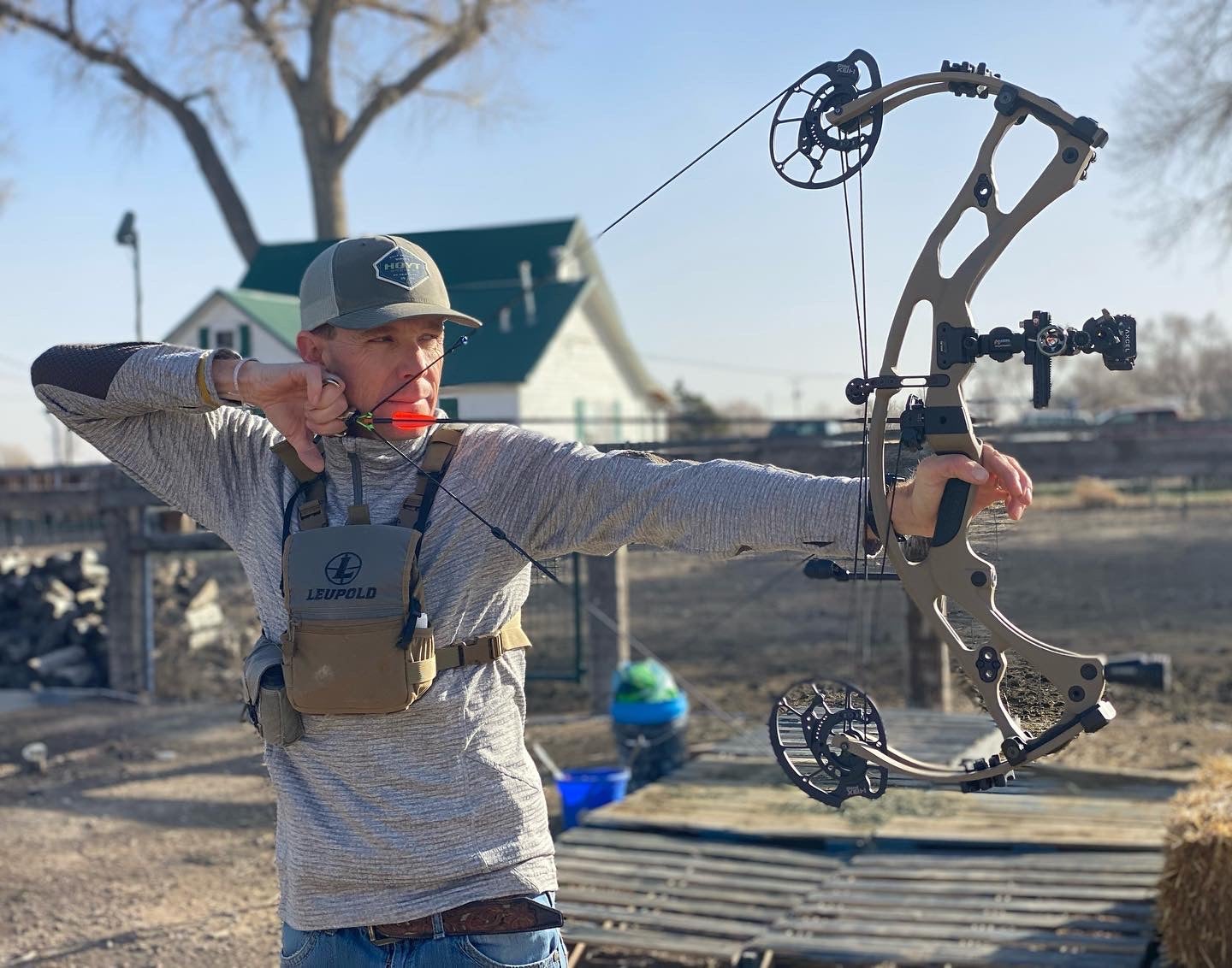 photo of bowhunter practicing