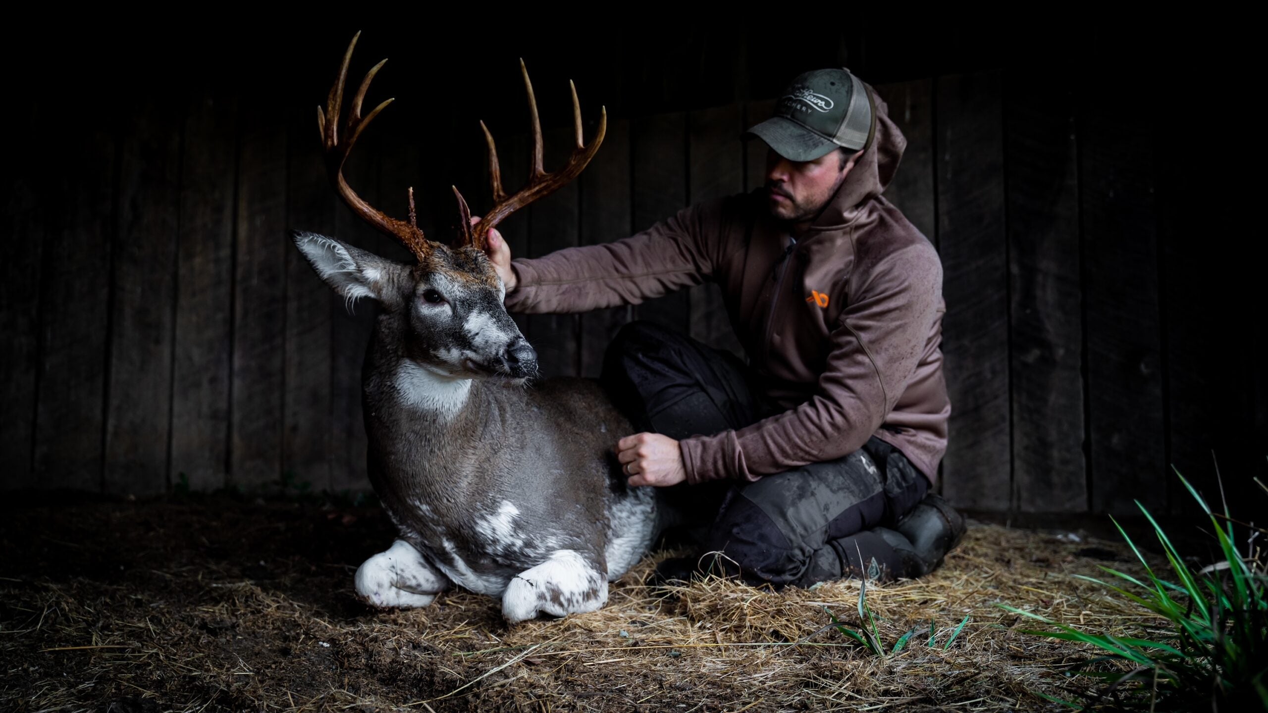 New Jersey Hunter Tags Remarkable 10-Point Piebald Buck