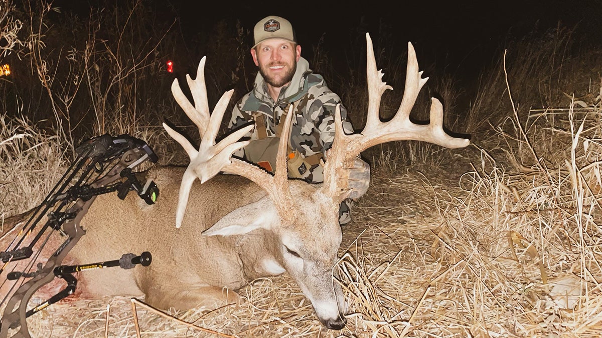 hunter poses with large nontypical buck