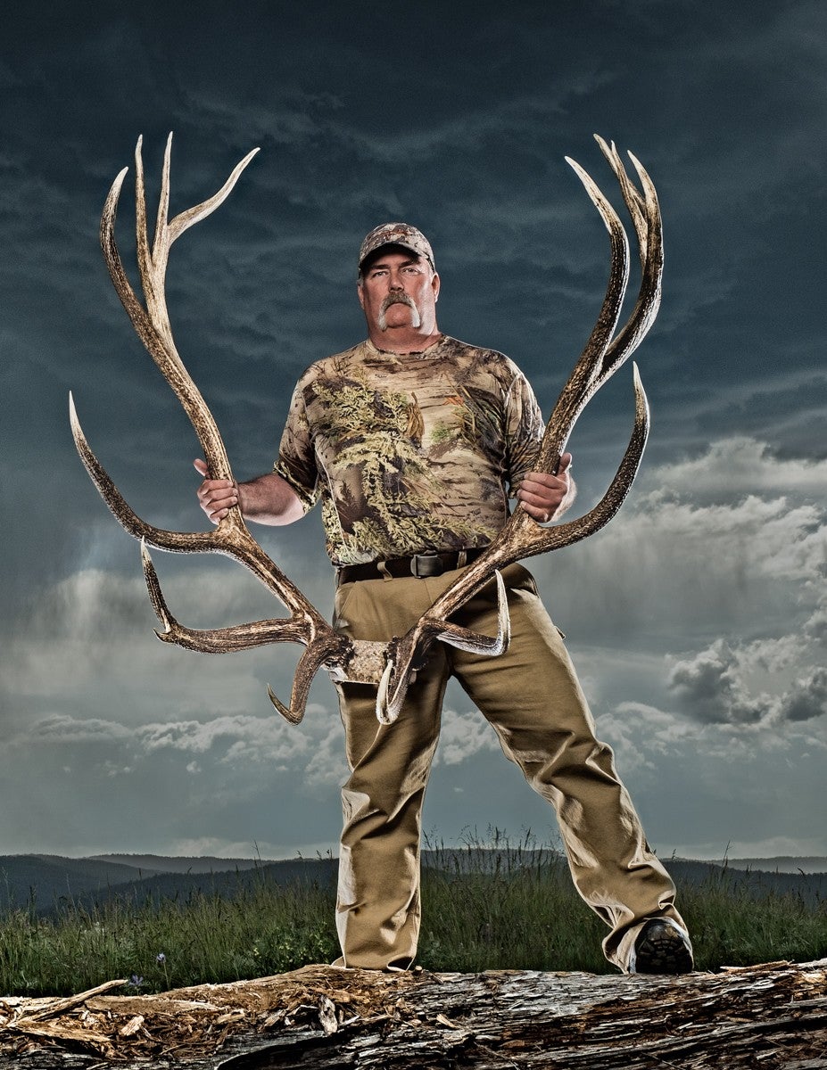steve felix with record bull elk antlers