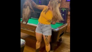 “You’re a Badass!” Watch Woman Remove a Possum from a Crowded Texas Bar