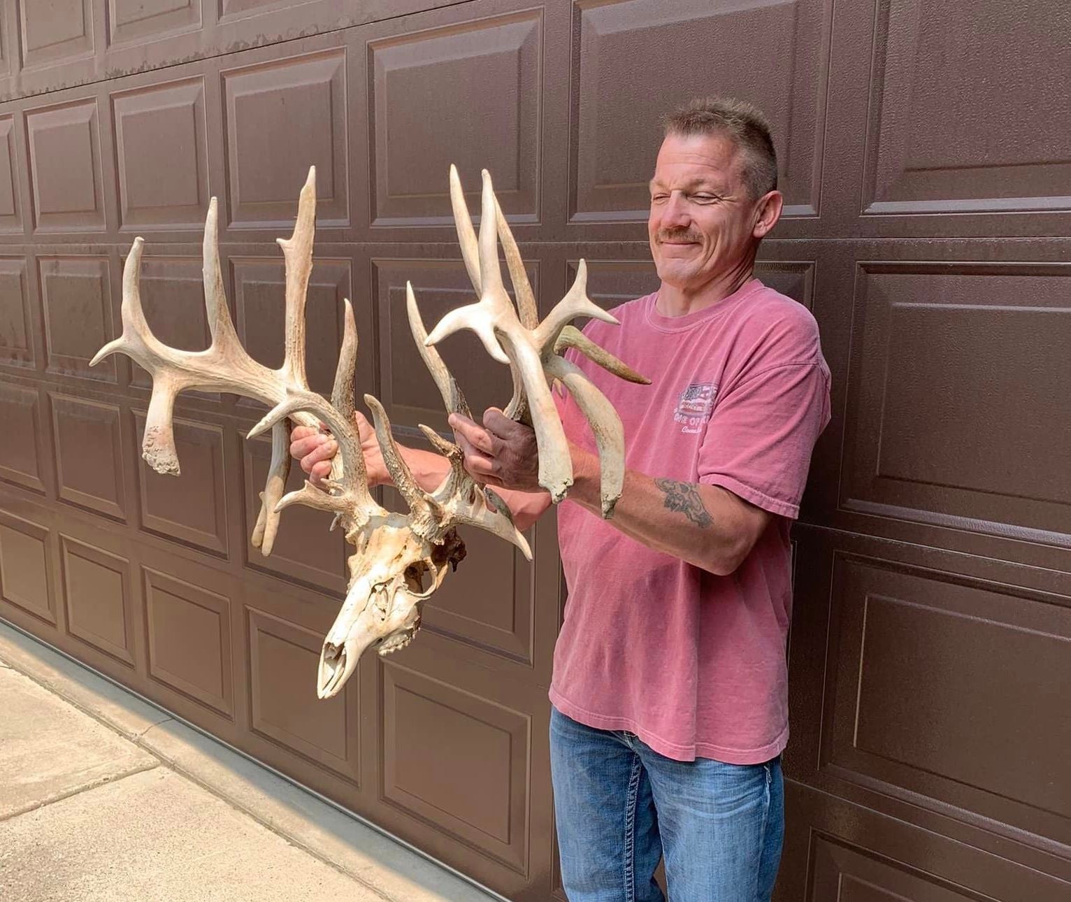 photo of Jesse Schroeder with record whitetail deadhead