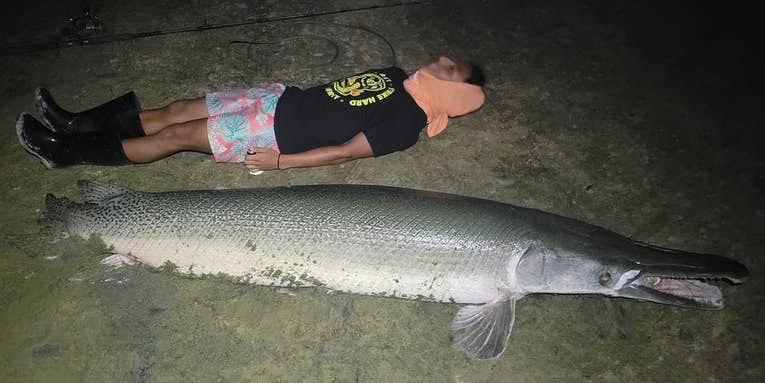 Angler Catches Massive 8-Foot Alligator Gar in Houston, Texas Bayou