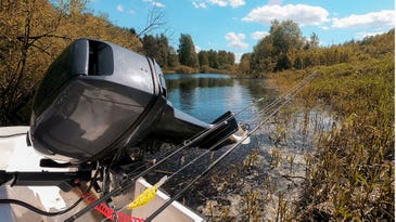2 Stroke vs 4 Stroke: Which Outboard Motor Is Best for Hunters and Anglers