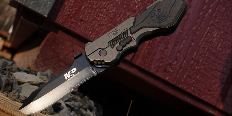 This Smith & Wesson Knife Can Cut Through Anything—And It’s 65% Off Right Now
