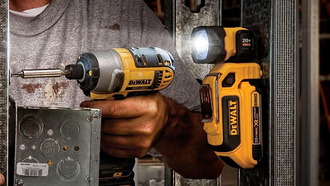This DeWalt Work Light Can Run For 27 Hours Straight—And It’s 65% Off Right Now