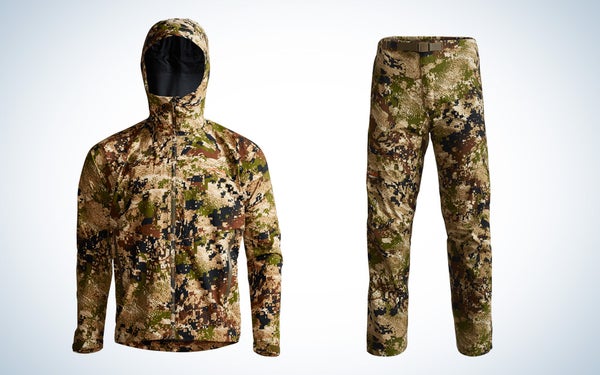 Sitka's Dew Point rain jacket and pants in optifade subalpine camo on a black and white gradient background.