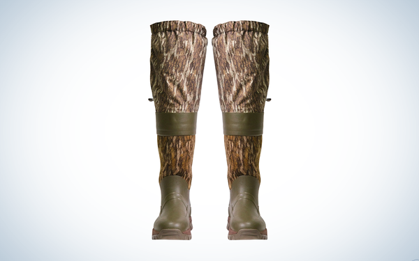 Chene slough boot on blue and white background