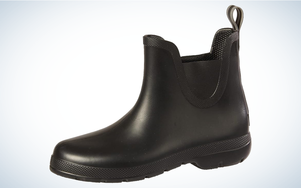 Totes Everywear Chelsea Rain Boot on gray and white background