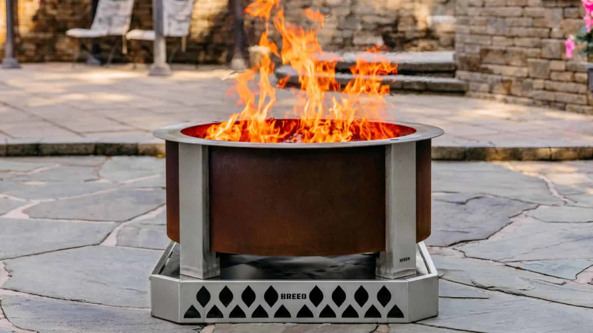 Breeo X30 Smokeless Fire Pit with flames on back patio
