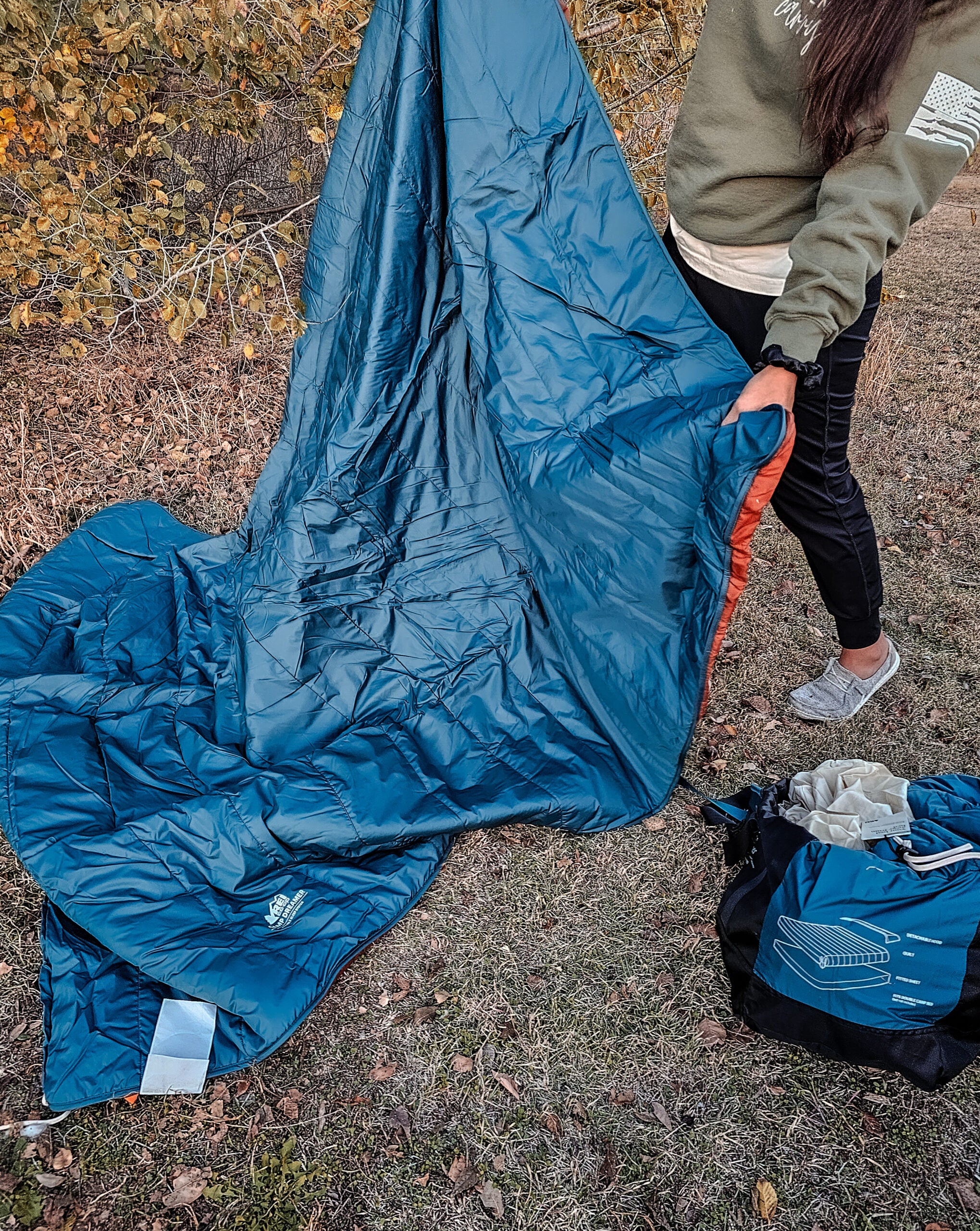Amazon.com : MEREZA Double Sleeping Bag for Adults Mens with Pillow, XL  Queen Size for All Season Camping Hiking Backpacking 2/Two Person Sleeping  Bags for Cold Weather & Warm Green : Sports