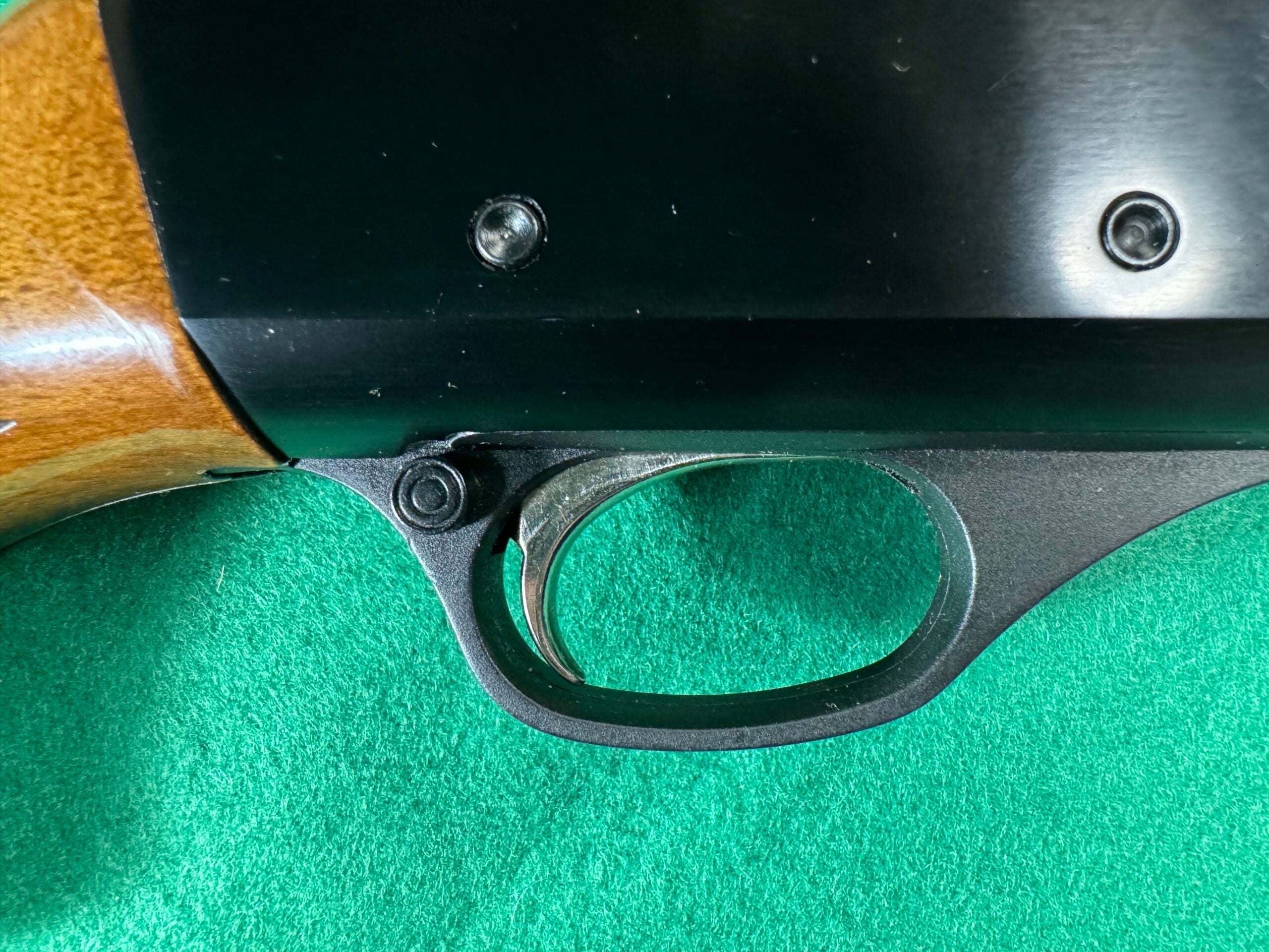 photo of cross bolt safety on pump action shotgun